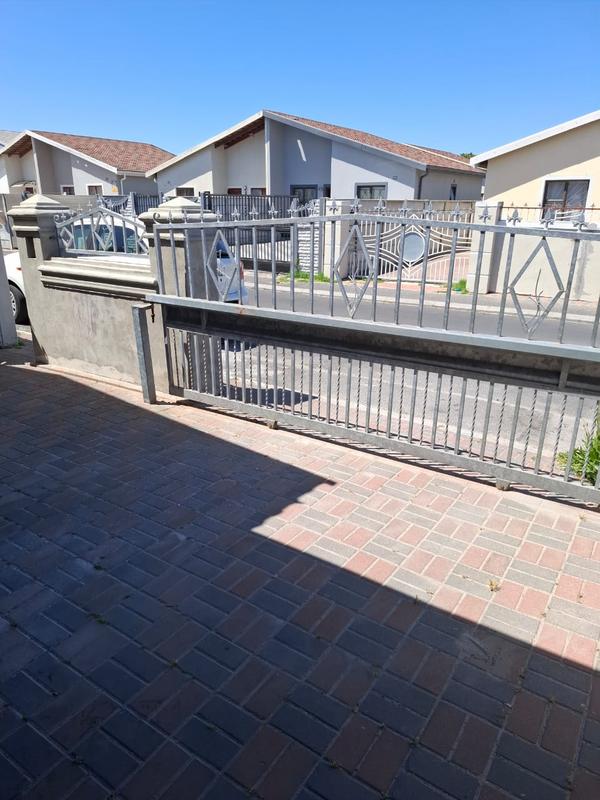 2 Bedroom Property for Sale in Lentegeur Western Cape